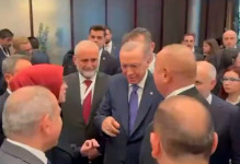 Tirana’da Paşinyan Erdoğan ile kısa bir ayaküstü görüşme yaptı  (Video)