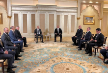 Paşinyan ile Aliyev’in Abu Dabi’deki barış görüşmesi başladı (Video)