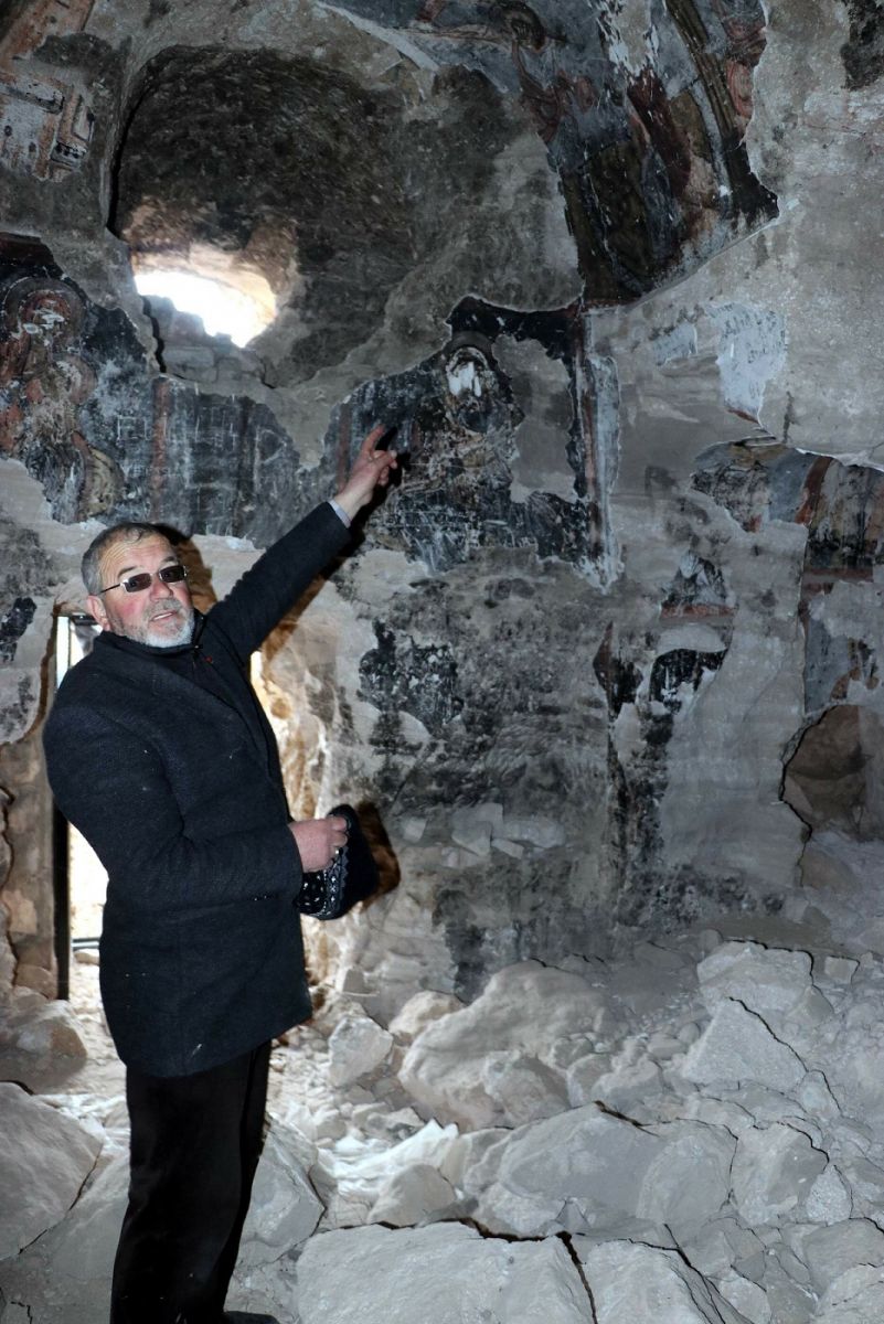 Армянская пещерная церковь в Кесарии разрушена кладоискателями. Фоторяд