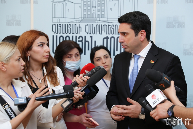 Alen Simonyan: "Sınırda gerilim tırmanma riski var, ancak başlatmak için bir neden yok ve olmamalı"