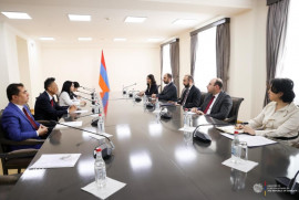 Ermenistan ve Çin şu anda ilişkilerin önemli bir gelişme aşamasında: Ararat Mirzoyan Li Xinwei'yi kabul etti