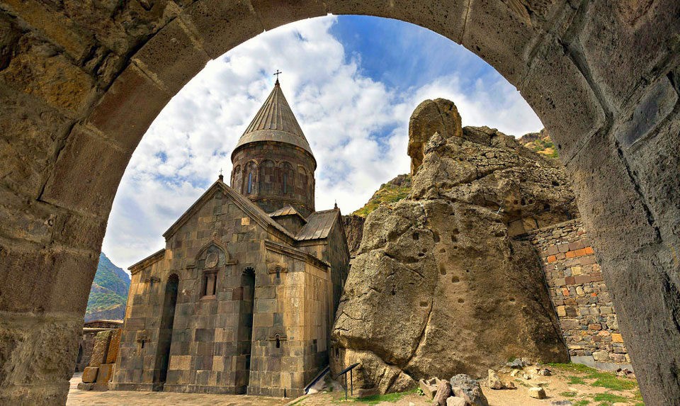 Hintli turistler Azerbaycan yerine Ermenistan'ı tercih ediyor