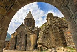 Hintli turistler Azerbaycan yerine Ermenistan'ı tercih ediyor