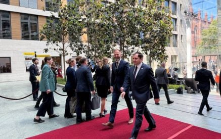 Berlin'de Ermenistan Savunma Bakanı BM Barış Gücü Bakanlar Toplantısı'nın açılış törenine katıldı
