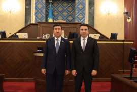 Ermenistan Parlamento Başkanı Kazak mevkidaşını Ermenistan'a davet etti