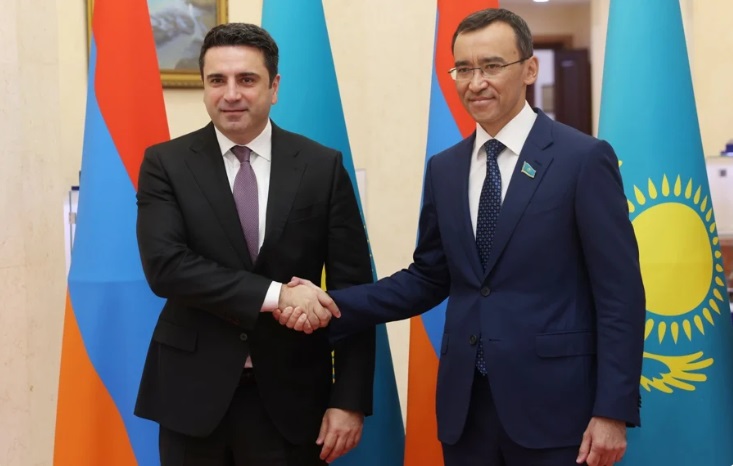 Ermenistan Parlamento Başkanı Kazakistan'lı mevkidaşıyla bir araya geldi