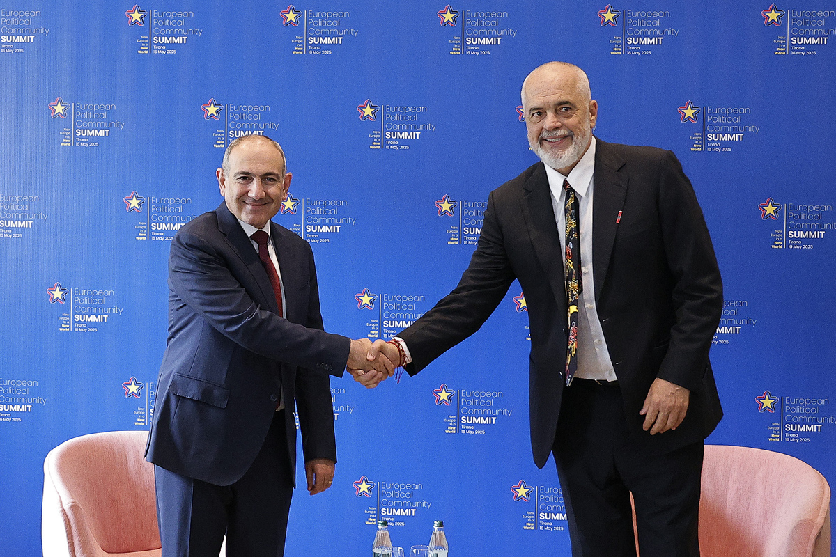 Ermenistan Başbakanı Arnavut mevkidaşı ile görüştü