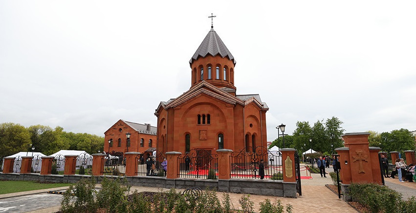 Belarus Ermenistan Büyükelçiliği, Minsk'te ilk Ermeni kilisesinin kutsanması dolayısıyla Ermeni halkını tebrik etti (Foto)