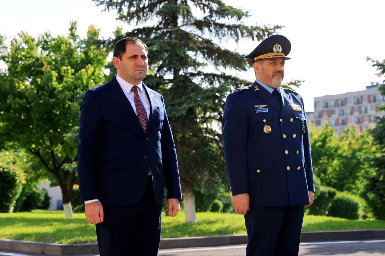 Suren Papikyan ve Aziz Nasirzade, Ermenistan ile İran arasındaki savunma işbirliğini görüştü