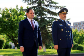 Suren Papikyan ve Aziz Nasirzade, Ermenistan ile İran arasındaki savunma işbirliğini görüştü