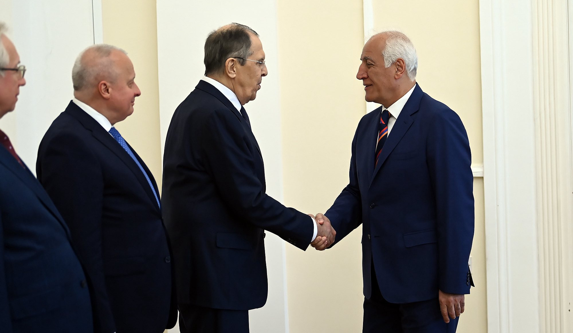 Lavrov Ermenistan Cumhurbaşkanı'na: Bugün müttefik ilişkilerimizi bir kez daha teyit ettik
