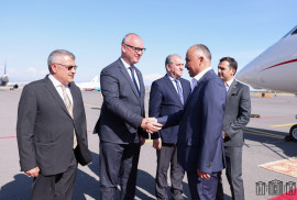 Kırgızistan Meclis Başkanı Ermenistan'da
