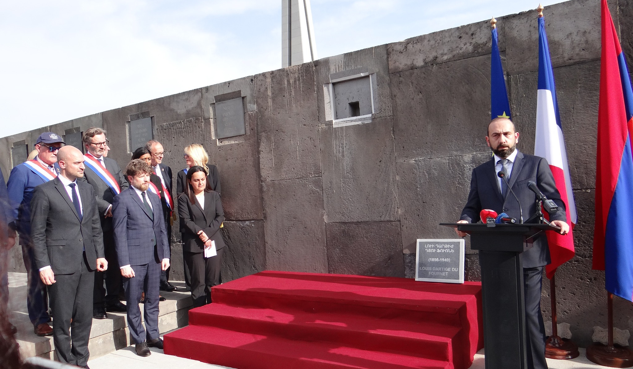 Ermeni Soykırımı Anıt Kompleksi'nde 4 bin Ermeniyi kurtaran Fransız Amiralın anısına yapılan anıt taşının açılışı yapıldı