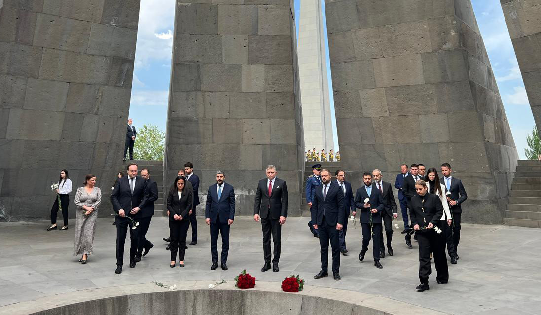 Slovakya Başbakanı Ermeni Soykırımı Anıtını ziyaret etti