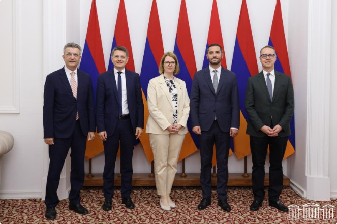 Ermenistan Parlamento Başkan Yardımcısı, Almanya Dışişleri Bakanlığı heyetiyle görüştü