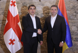 Ermenistan Ulusal Meclisi Başkanı Gürcü mevkidaşı ile bir araya geldi