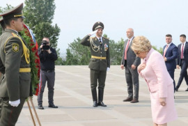 Rusya Federasyon Konseyi Başkanı Yerevan’daki Ermeni Soykırımı anıtını ziyaret etti