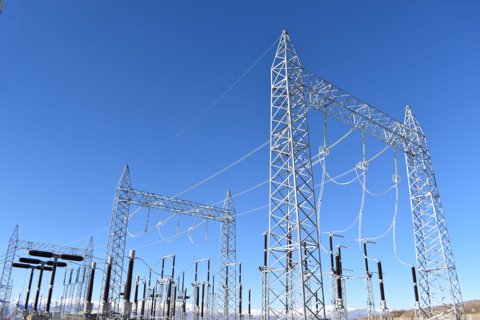 İran-Ermenistan elektrik iletim hattının inşaatı %80 oranında tamamlandı