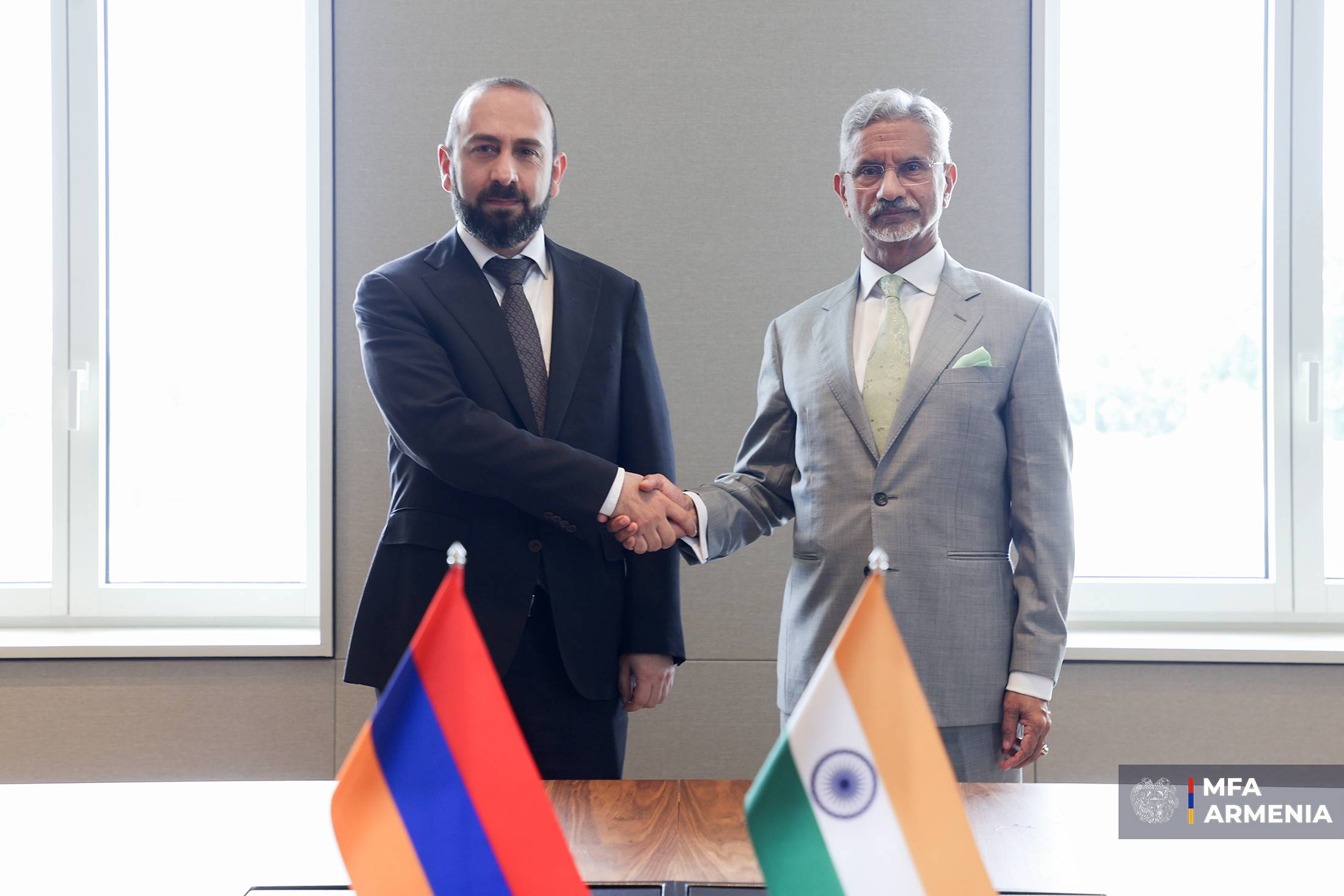 Ermenistan ve Hindistan dışişleri bakanları bölgeyi görüştü