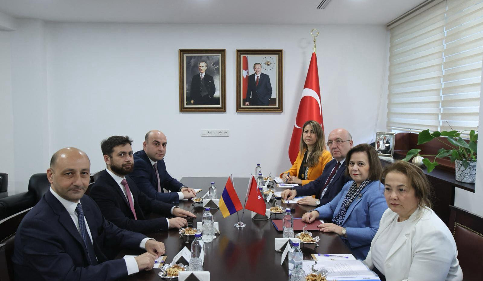 Ermenistan Dışişleri Bakan Yardımcısı, Türk mevkidaşıyla görüştü