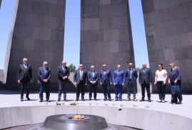 Gürcistan Parlamentosu heyeti Ermeni Soykırmı Anıtını ziyaret etti