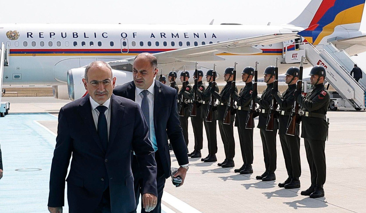 Փաշինյանը Թուրքիայում է. Ո՞վ է դիմավորել նրան (Տեսանյութ)