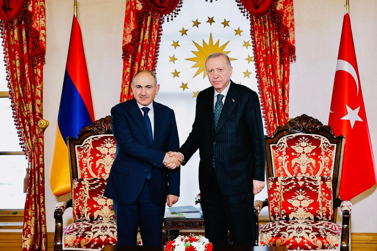 Paşinyan ile Erdoğan bir araya geldi