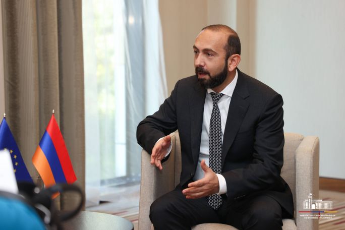 Ermenistan Dışişleri Bakanı'ndan yeni atanan Romanyalı mevkidaşına tebrik mesajı