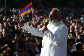 Ermenistan'da muhalif ve“Kutsal Mücadele” hareketinin lideri Başpiskopos Bagrat Galstanyan tutuklandı