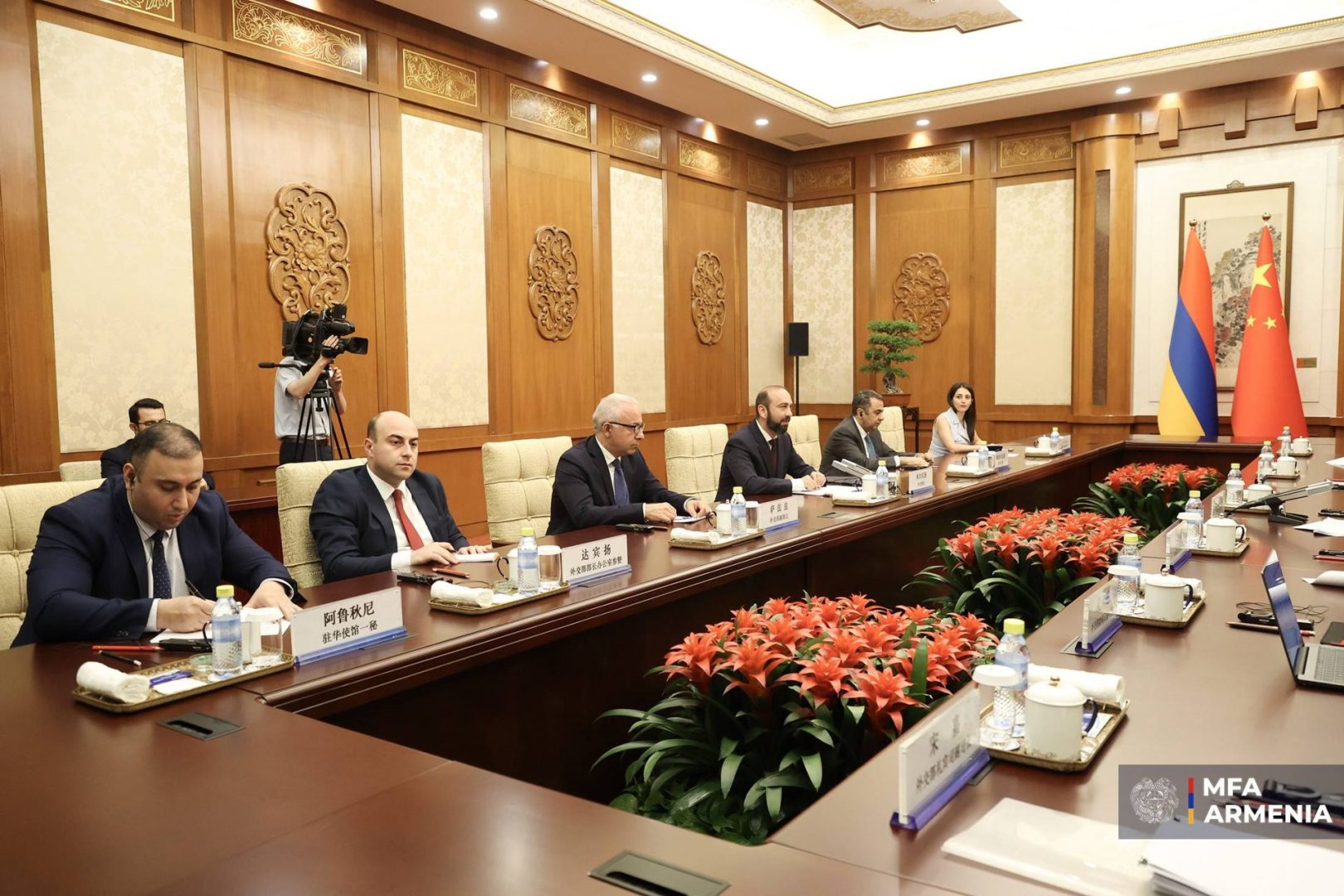 Pekin'de Ermenistan Dışişleri Bakanı, Çin mevkidaşı ile bir araya geldi