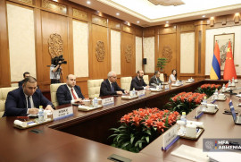 Pekin'de Ermenistan Dışişleri Bakanı, Çin mevkidaşı ile bir araya geldi