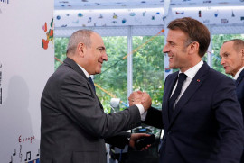 Paşinyan ile Macron telefonda görüştü