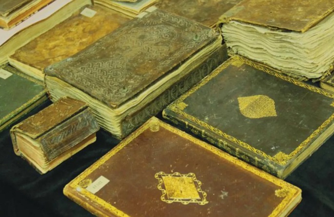 Ermenistan’ın Etiyopya Büyükelçiliği 5 dilde yazılmış benzersiz bir el yazmasını tanıttı (foto)