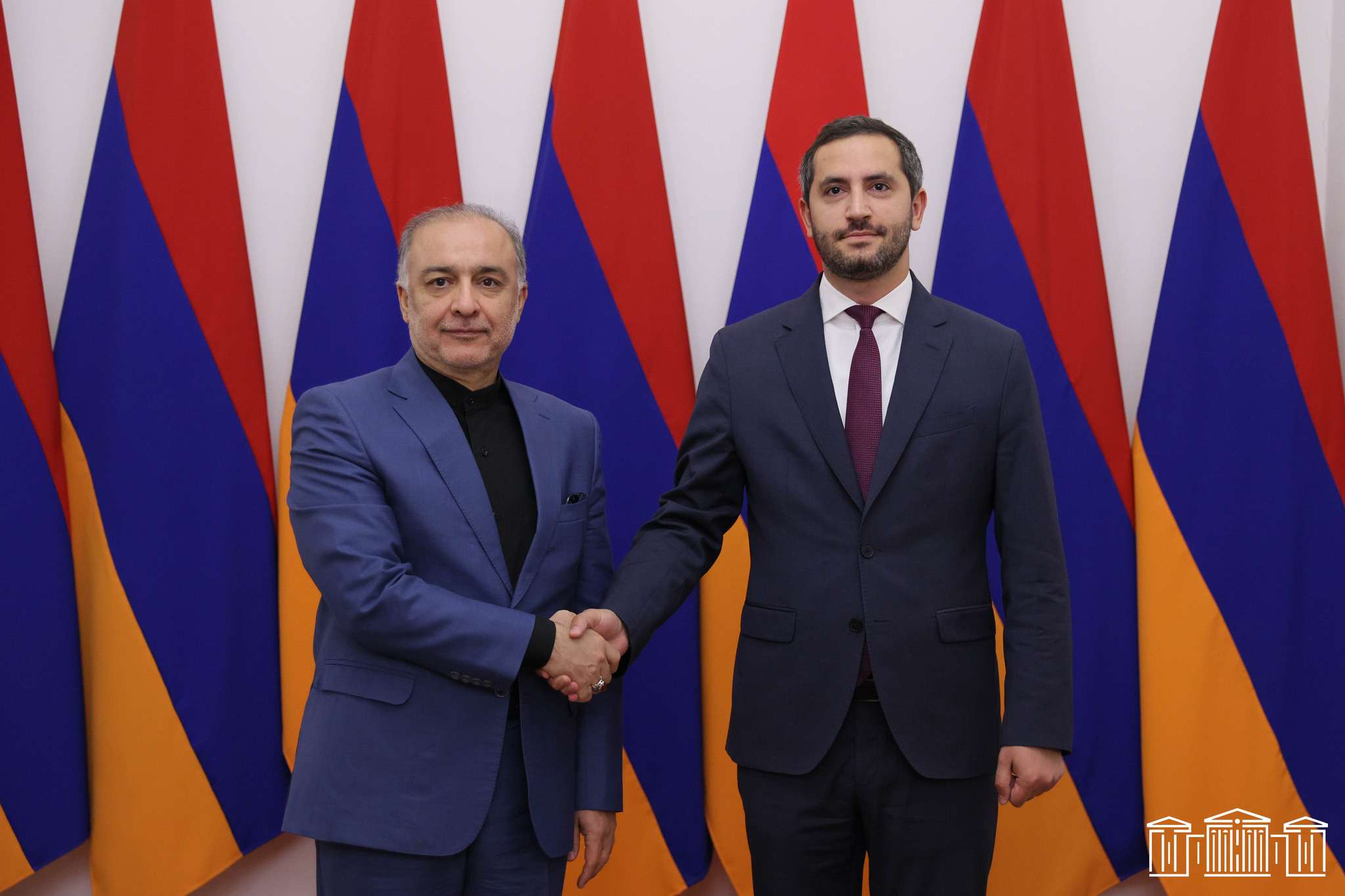 İran’ın Ermenistan Büyükelçisi Ermenistan Parlamentosu Başkan Yardımcısı ile bir araya geldi