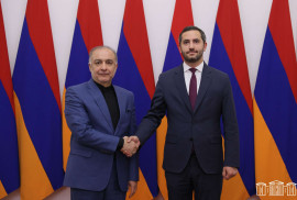 İran’ın Ermenistan Büyükelçisi Ermenistan Parlamentosu Başkan Yardımcısı ile bir araya geldi