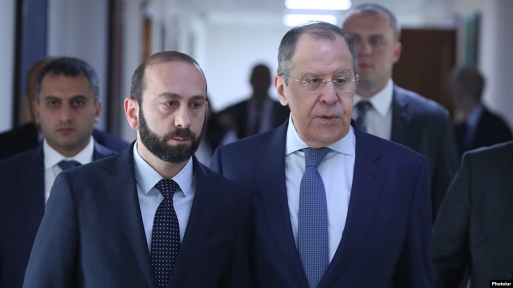 Mirzoyan: Lavrov, Ermenistan’ın iç işlerine müdahale etmemeli