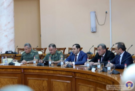 Ermenistan Savunma Bakanı yurt dışında akredite Ermeni askerî ataşelerle görüştü