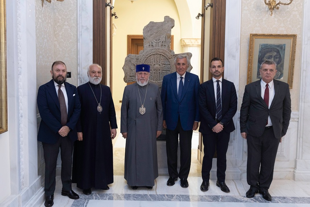 Garegin II, Malta Egemen Askerî Tarikatı'nın Büyükelçisini kabul etti