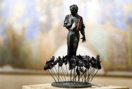 Ermeni şansonye Charles Aznavour'un heykeli Yerevan'da açılacak