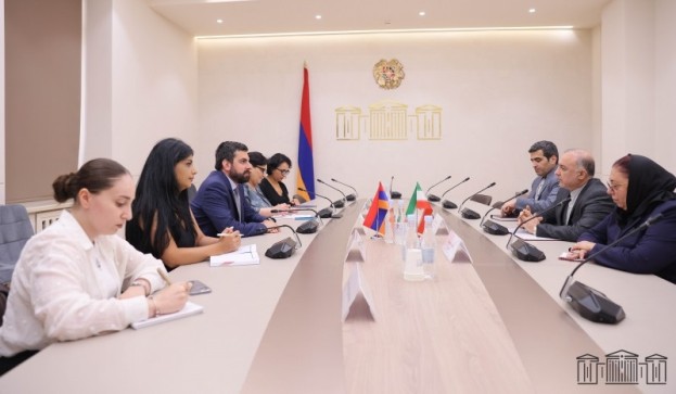 İran Büyükelçisi, Ermenistan Parlamentosu’nda temaslarda bulundu