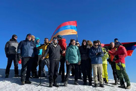 Ermeni dağcılar Ararat Dağı'nda zirve yaptı (Foto)
