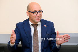 İsviçreli milletvekilli: Ermenistan-Azerbaycan barışı ancak Bakü'ye uluslararası baskıyla mümkün