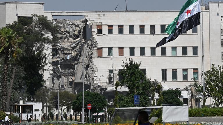 İsrail ordusu, Suriye'nin başkenti Şam'ı bombaladı (Video)
