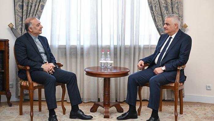 Ermenistan Başbakan Yardımcısı, İran Büyükelçisi ile bölgedeki ulaşım engellerinin kaldırılma olasılıklarını ele aldı