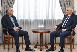Ermenistan Başbakan Yardımcısı, İran Büyükelçisi ile bölgedeki ulaşım engellerinin kaldırılma olasılıklarını ele aldı