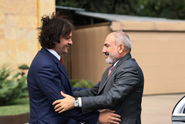 Ermenistan Başbakanı Gürcü mevkidaşı ile görüştü