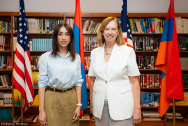 ABD Büyükelçisi, Enterprise Armenia Vakıf müdürü ile Amerikan yatırımlarının Ermenistan’da artırılmasını görüştü