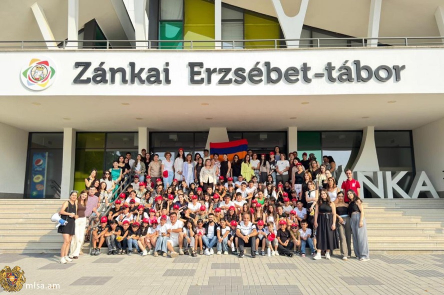 Dağlık Karabağ’dan zorla yerinden edilen çocuklar, Macaristan’da yaz kampına katıldı