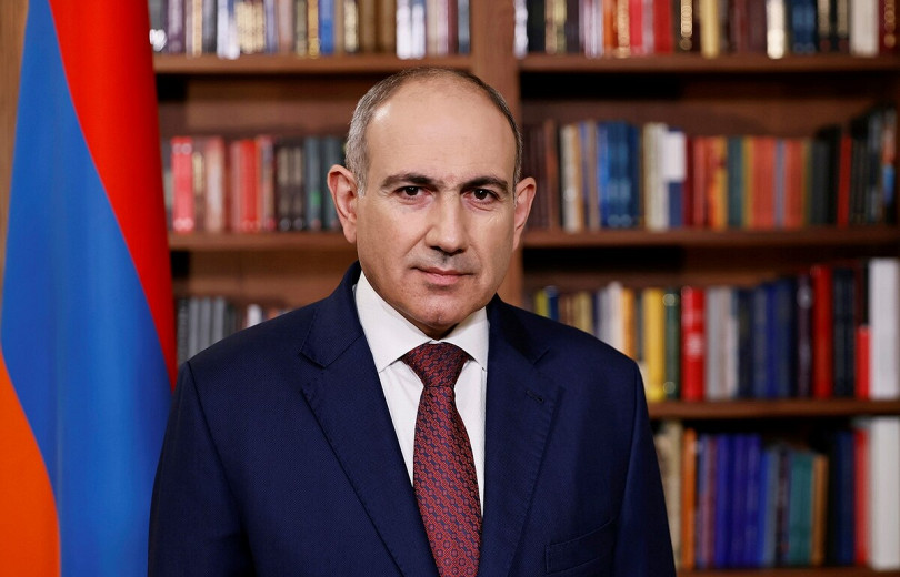 Paşinyan, Azerbaycan’da tutulan esirlerin ve Dağlık Karabağ’dan yerinden edilen kişilerin geri dönüşü konularına değindi