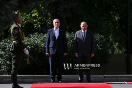 Ermenistan Başbakanı ile İran Cumhurbaşkanı'nın ikili görüşmesi başladı